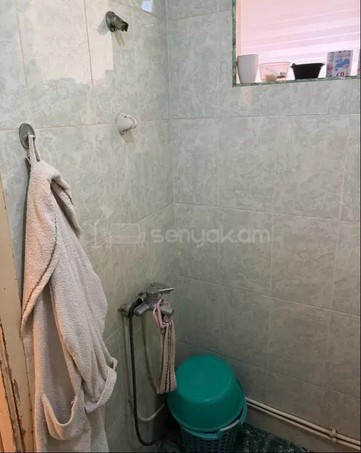 1 Սենյականոց Բնակարան Քարե Շենքում, 32քմ, 4/4 հարկ, Նորմալ Վիճակում