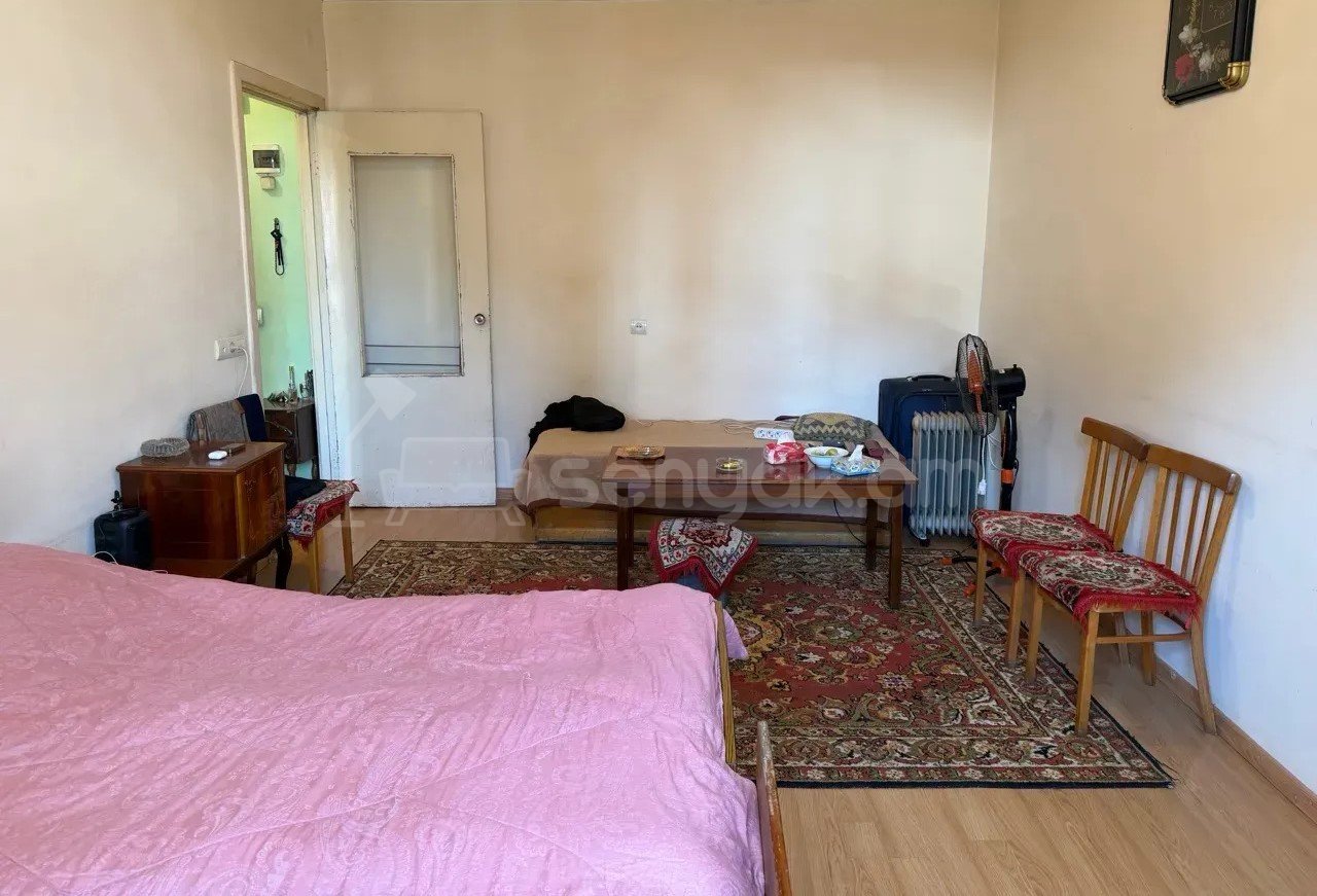 1 Սենյականոց Բնակարան Քարե Շենքում, 32քմ, 4/4 հարկ, Նորմալ Վիճակում