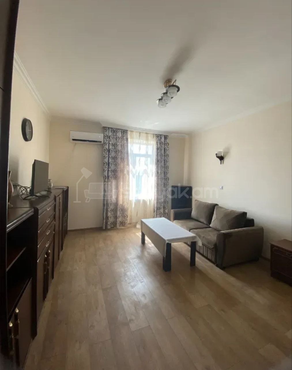 1 Սենյականոց Բնակարան Քարե Շենքում, 36քմ, 4/4 հարկ, Նորմալ Վիճակում, Կահավորված, Արևկող