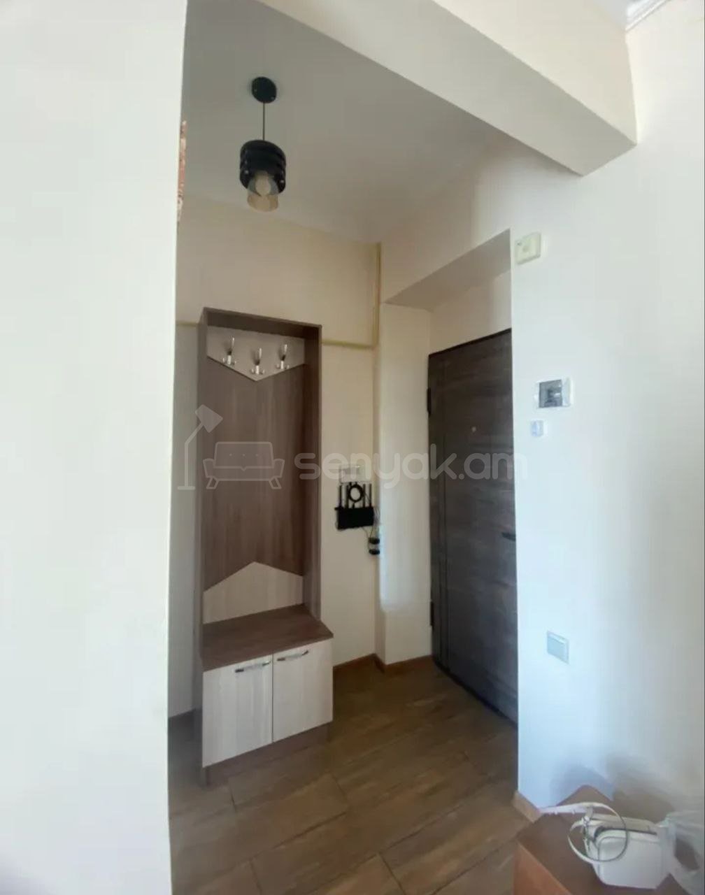 1 Սենյականոց Բնակարան Քարե Շենքում, 36քմ, 4/4 հարկ, Նորմալ Վիճակում, Կահավորված, Արևկող