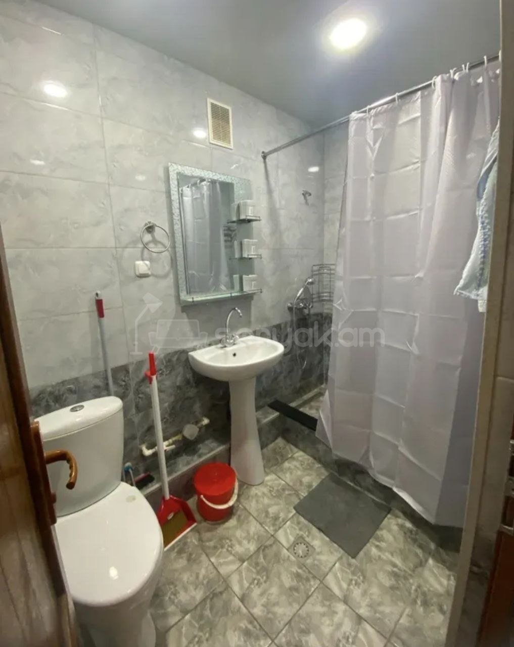 1 Սենյականոց Բնակարան Քարե Շենքում, 36քմ, 4/4 հարկ, Նորմալ Վիճակում, Կահավորված, Արևկող