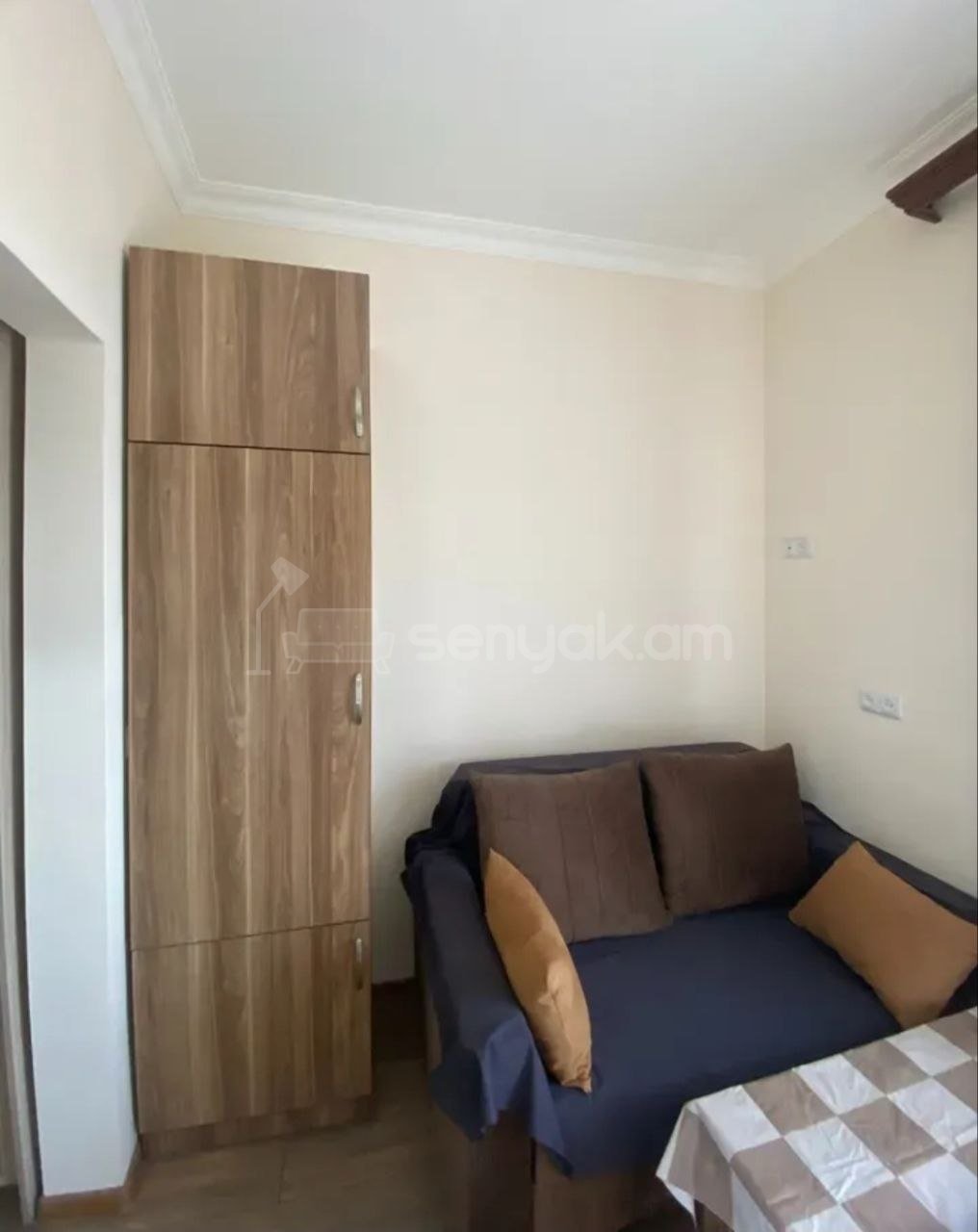 1 Սենյականոց Բնակարան Քարե Շենքում, 36քմ, 4/4 հարկ, Նորմալ Վիճակում, Կահավորված, Արևկող