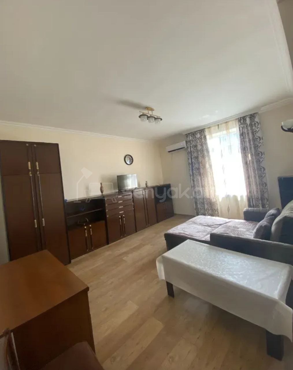 1 Սենյականոց Բնակարան Քարե Շենքում, 36քմ, 3/4 հարկ, Նորմալ Վիճակում, Կահավորված, Արևկող