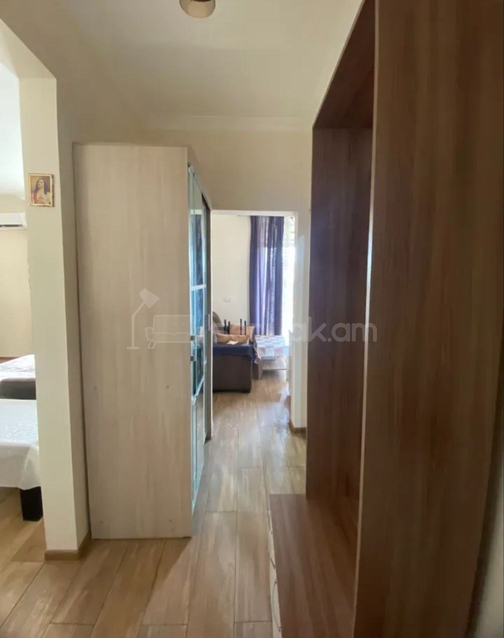 1 Սենյականոց Բնակարան Քարե Շենքում, 36քմ, 3/4 հարկ, Նորմալ Վիճակում, Կահավորված, Արևկող