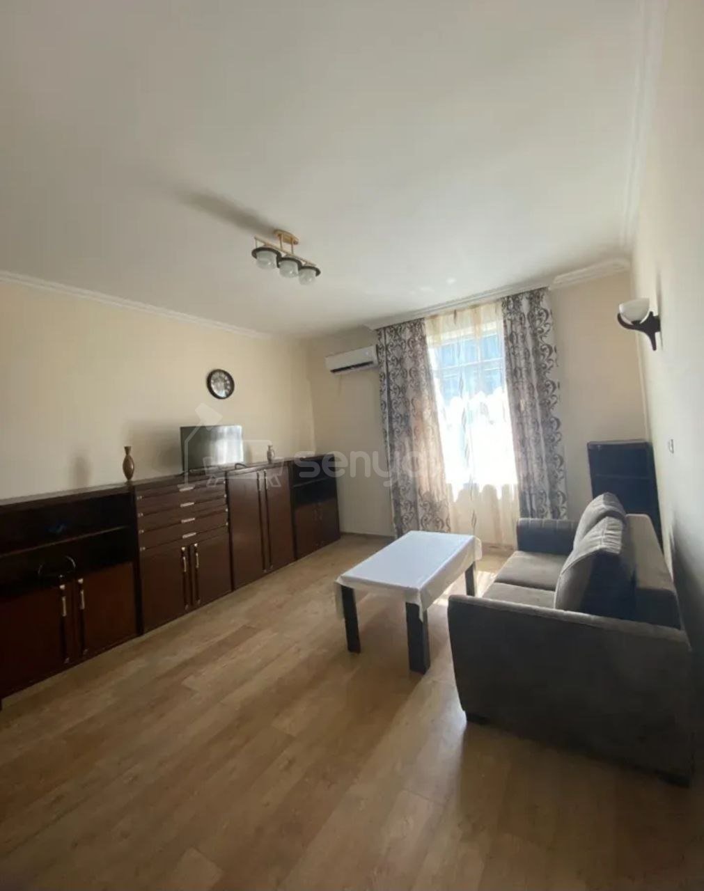 1 Սենյականոց Բնակարան Քարե Շենքում, 36քմ, 3/4 հարկ, Նորմալ Վիճակում, Կահավորված, Արևկող