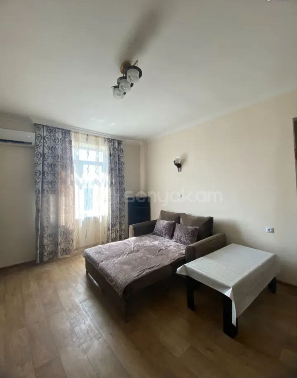 1 Սենյականոց Բնակարան Քարե Շենքում, 36քմ, 3/4 հարկ, Նորմալ Վիճակում, Կահավորված, Արևկող