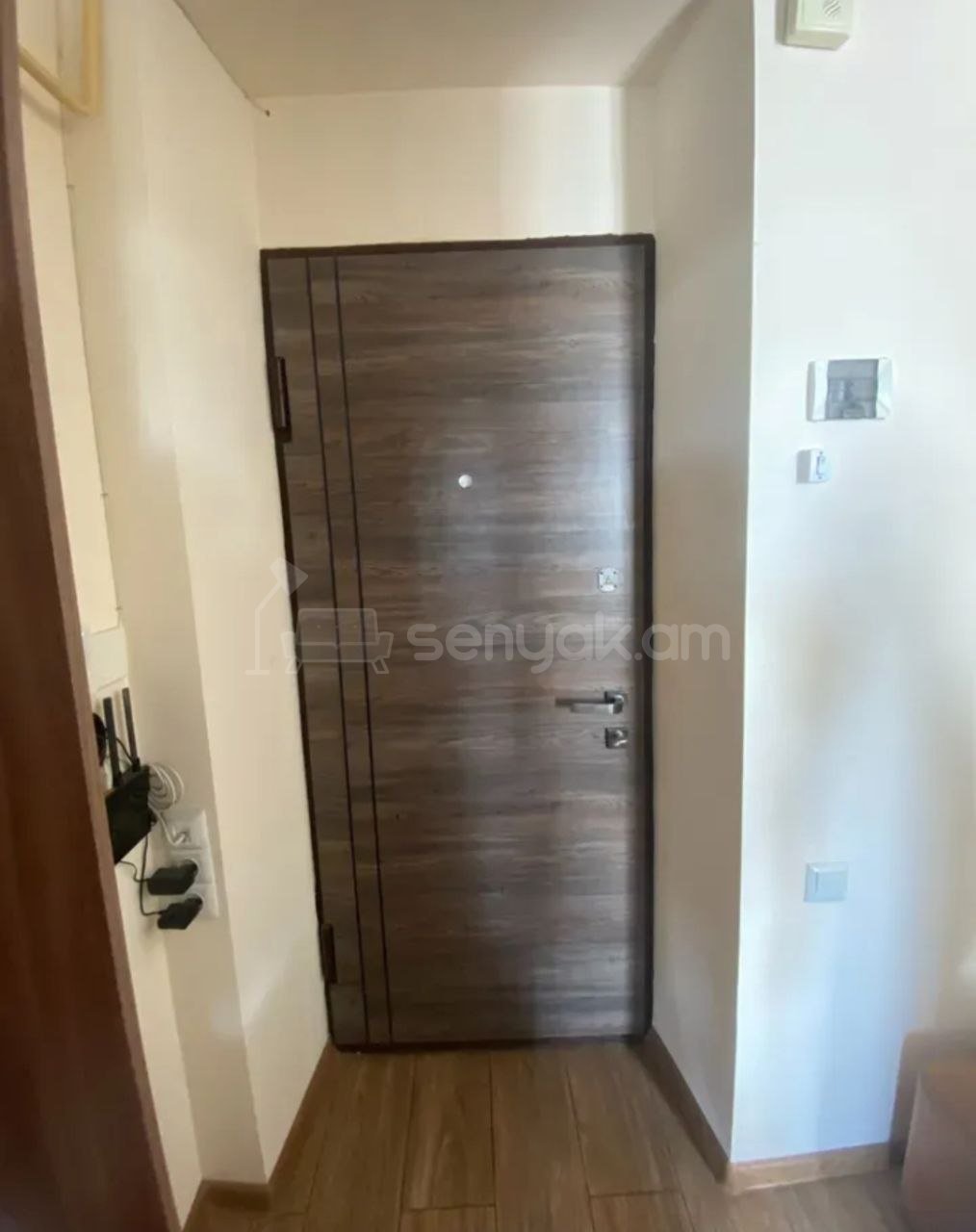 1 Սենյականոց Բնակարան Քարե Շենքում, 36քմ, 3/4 հարկ, Նորմալ Վիճակում, Կահավորված, Արևկող