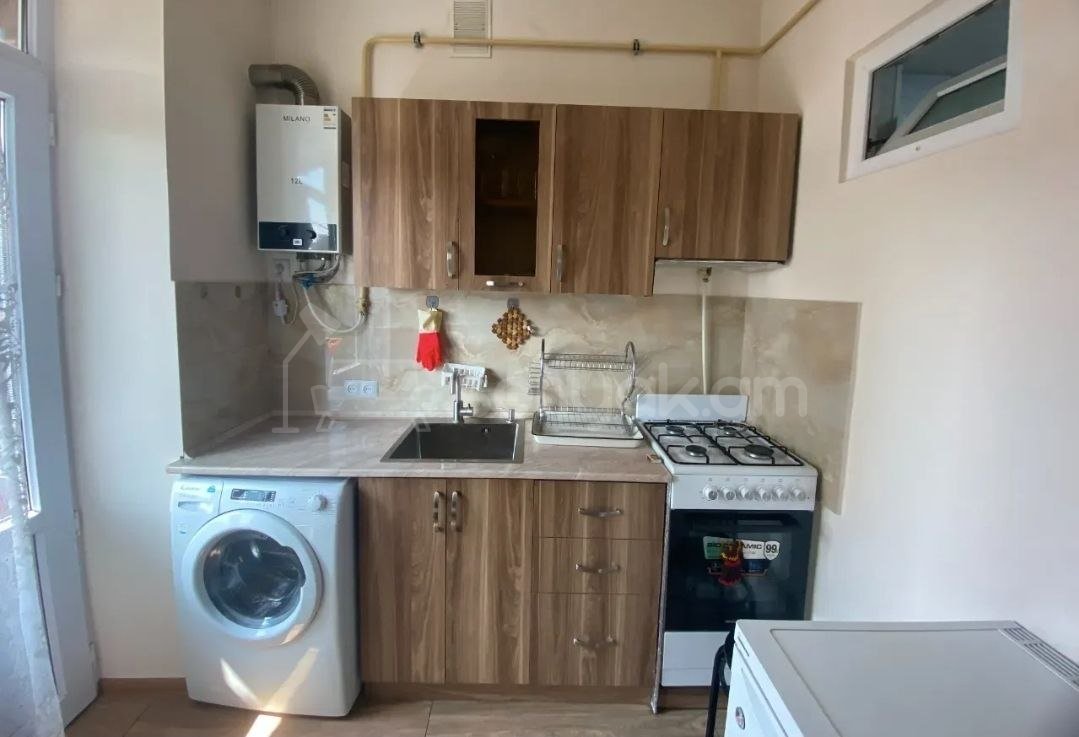 1 Սենյականոց Բնակարան Քարե Շենքում, 36քմ, 3/4 հարկ, Նորմալ Վիճակում, Կահավորված, Արևկող
