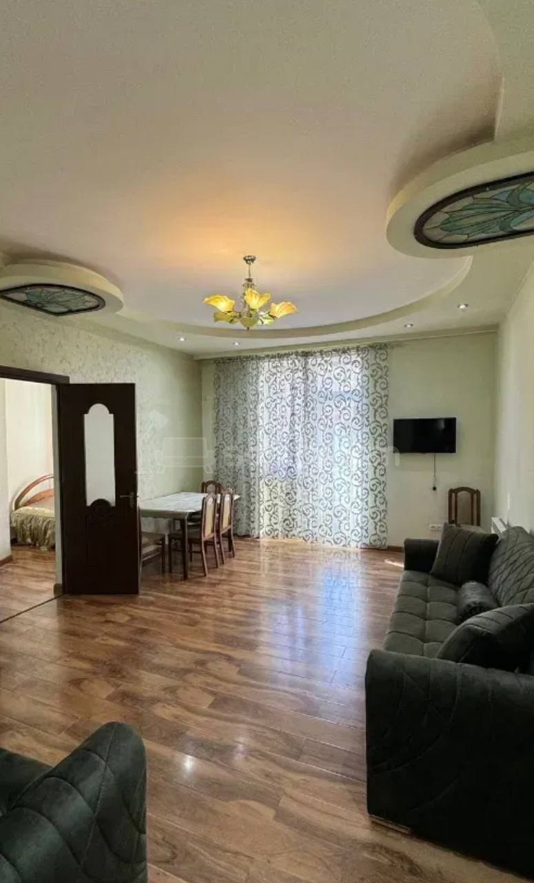 3 Սենյականոց Բնակարան Քարե Շենքում, 61քմ, 3/5 հարկ, Կապիտալ Վերանորոգված, Կահավորված, Արևկող