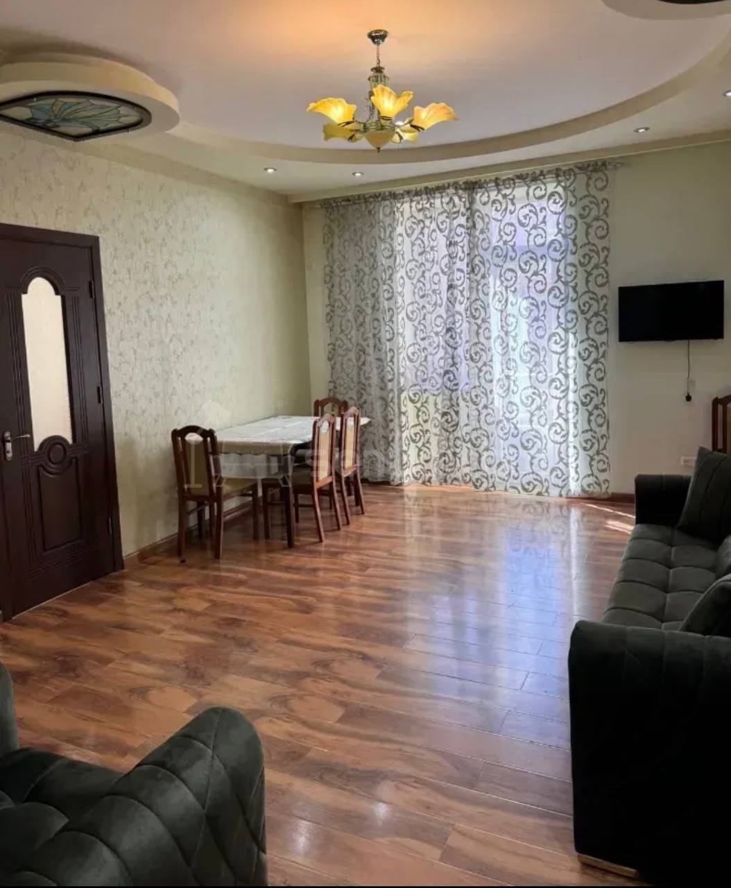 3 Սենյականոց Բնակարան Քարե Շենքում, 61քմ, 3/5 հարկ, Կապիտալ Վերանորոգված, Կահավորված, Արևկող