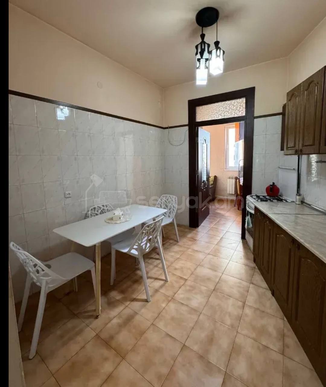 3 Սենյականոց Բնակարան Քարե Շենքում, 61քմ, 3/5 հարկ, Կապիտալ Վերանորոգված, Կահավորված, Արևկող