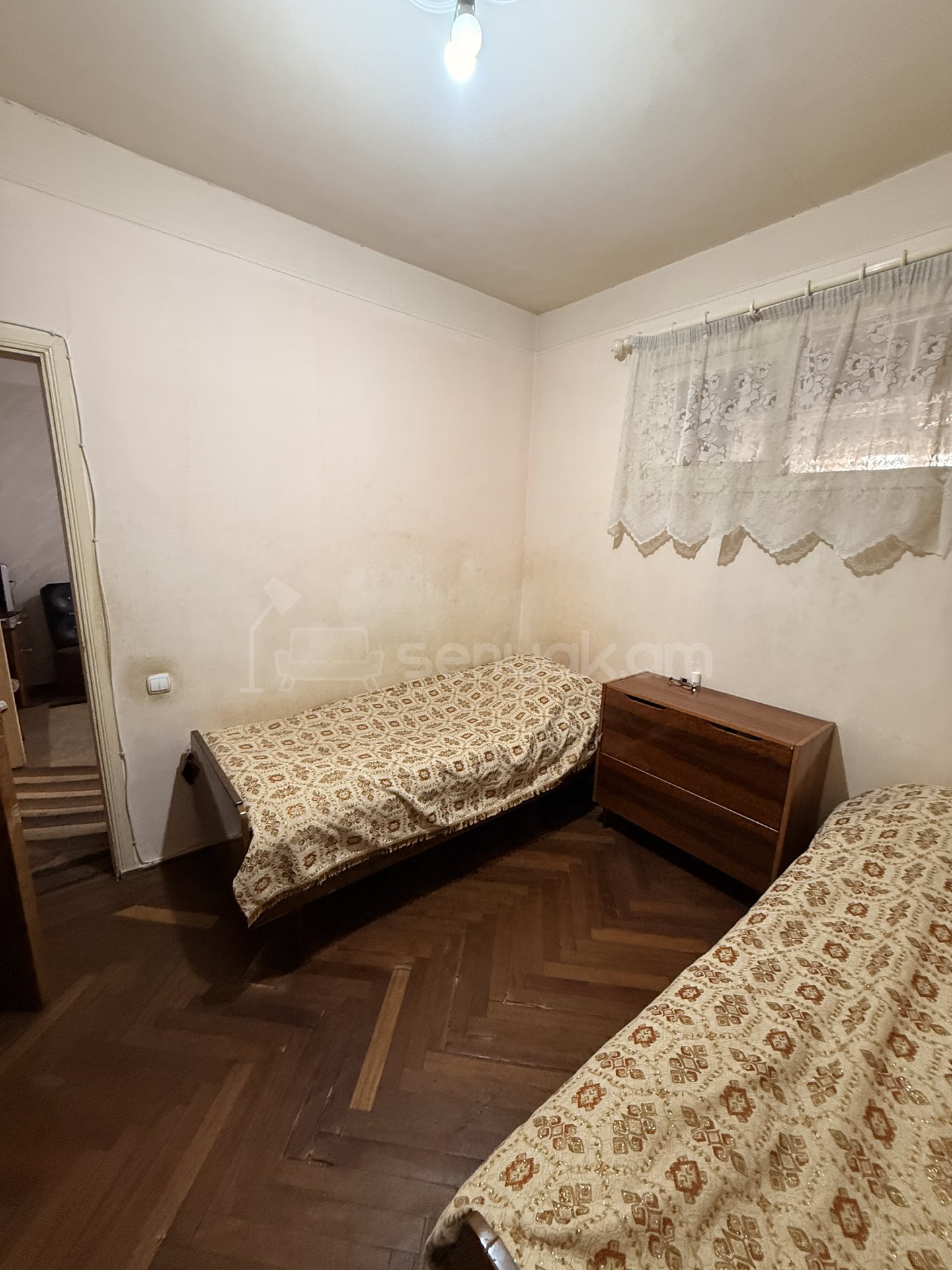 3 Սենյականոց Բնակարան Քարե Շենքում, 56քմ, 4/5 հարկ, Նորմալ Վիճակում