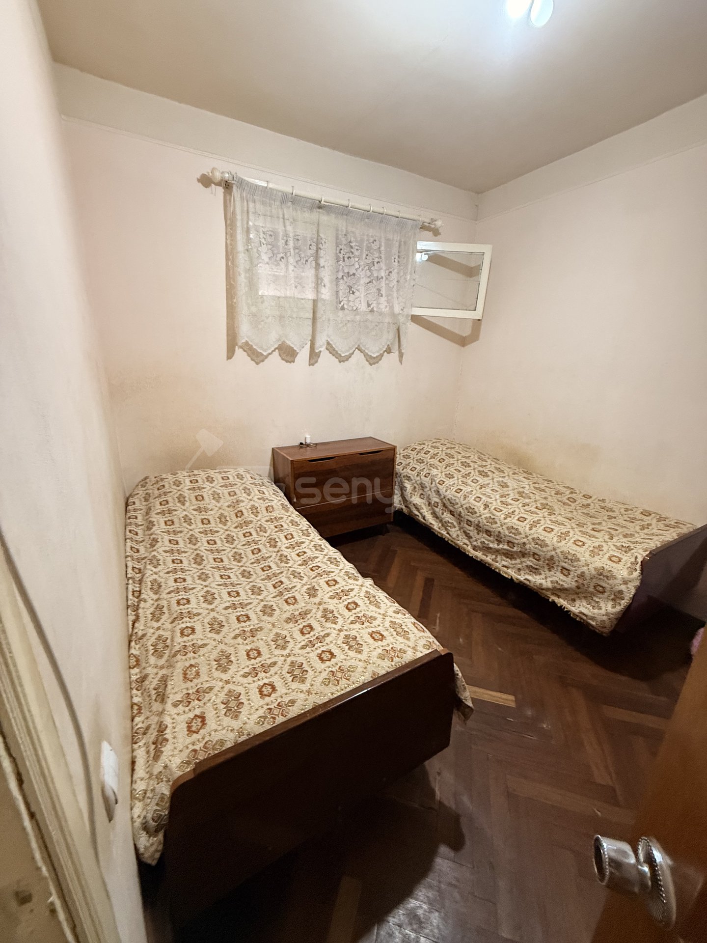 3 Սենյականոց Բնակարան Քարե Շենքում, 56քմ, 4/5 հարկ, Նորմալ Վիճակում
