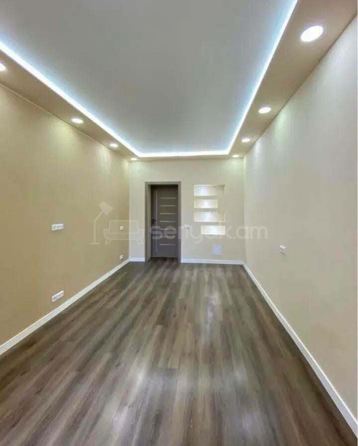 2 Սենյականոց Բնակարան Քարե Շենքում, 56քմ, 5/5 հարկ, Կապիտալ Վերանորոգված
