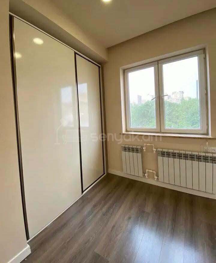 2 Սենյականոց Բնակարան Քարե Շենքում, 56քմ, 5/5 հարկ, Կապիտալ Վերանորոգված