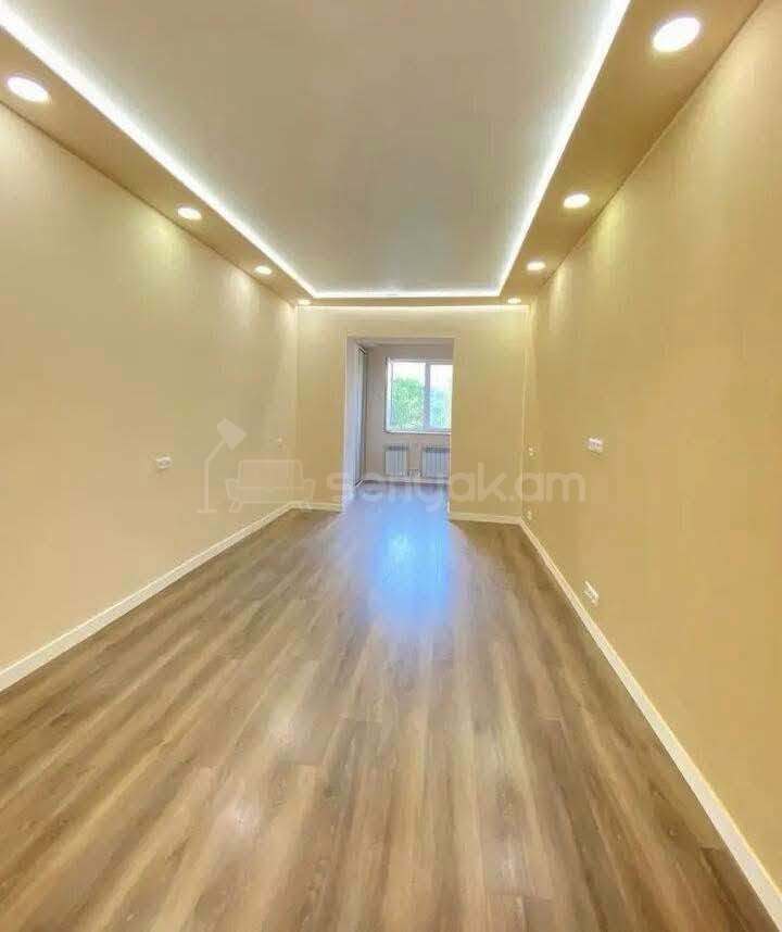 2 Սենյականոց Բնակարան Քարե Շենքում, 56քմ, 5/5 հարկ, Կապիտալ Վերանորոգված