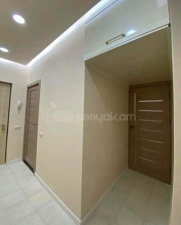 2 Սենյականոց Բնակարան Քարե Շենքում, 56քմ, 5/5 հարկ, Կապիտալ Վերանորոգված