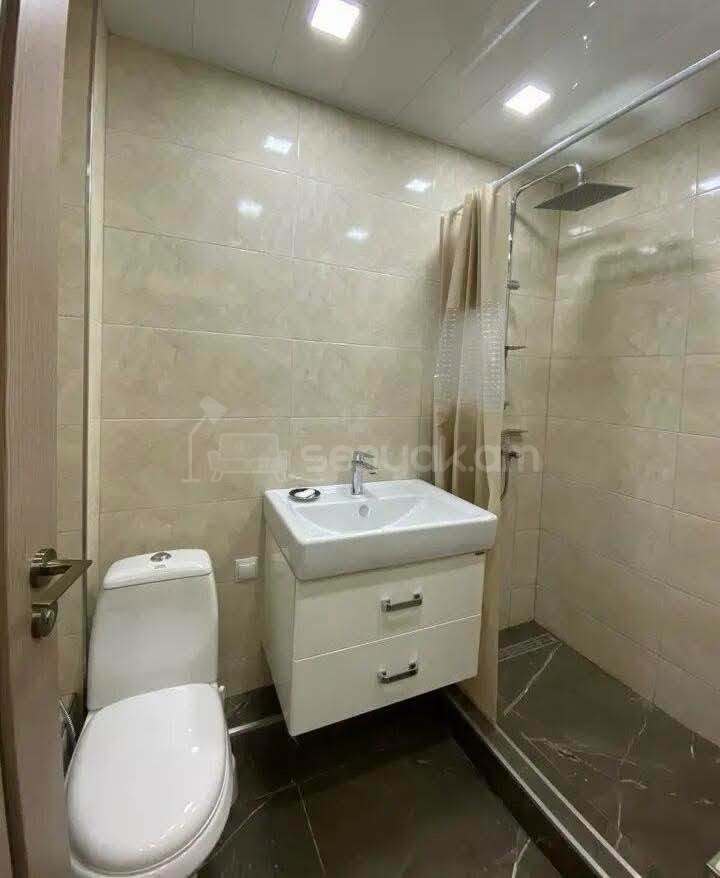 2 Սենյականոց Բնակարան Քարե Շենքում, 56քմ, 5/5 հարկ, Կապիտալ Վերանորոգված