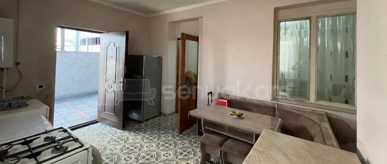 2 Սենյականոց Բնակարան Քարե Շենքում, 56քմ, 1/1 հարկ, Կապիտալ Վերանորոգված, Կահավորված