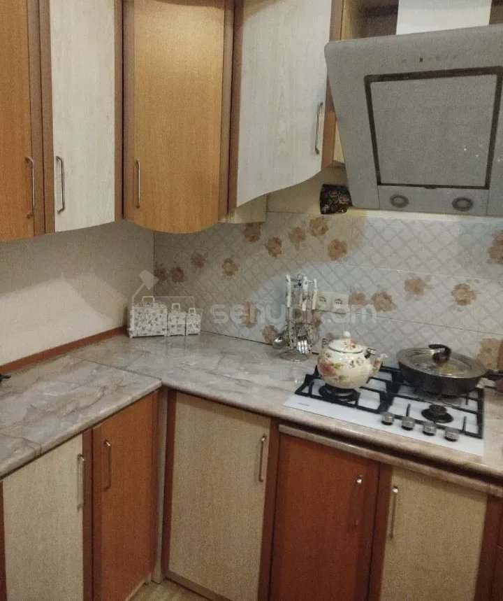 3 Սենյականոց Բնակարան Քարե Շենքում, 78քմ, 4/9 հարկ, Նորմալ Վիճակում, Կահավորված, Արևկող