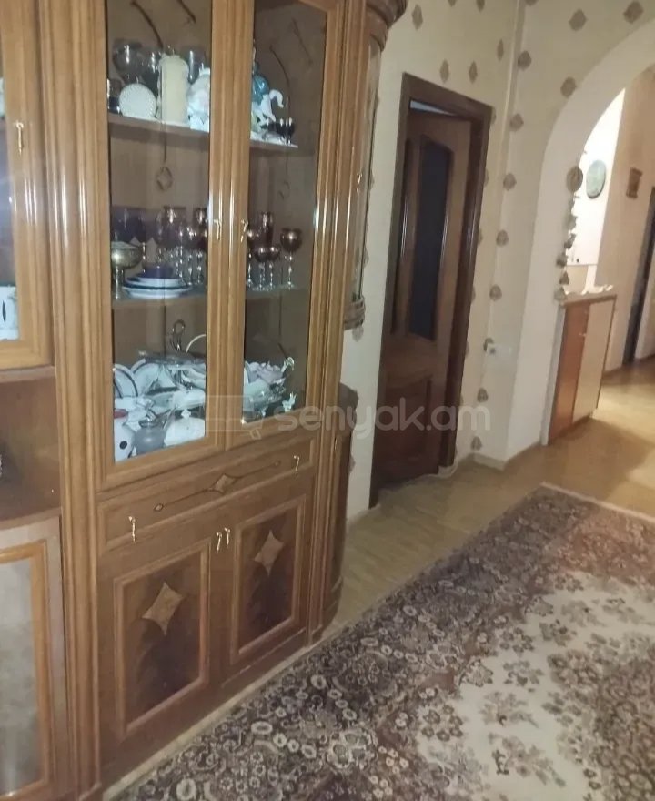 2 Սենյականոց Բնակարան Քարե Շենքում, 45քմ, 1/1 հարկ, Նորմալ Վիճակում, Կահավորված