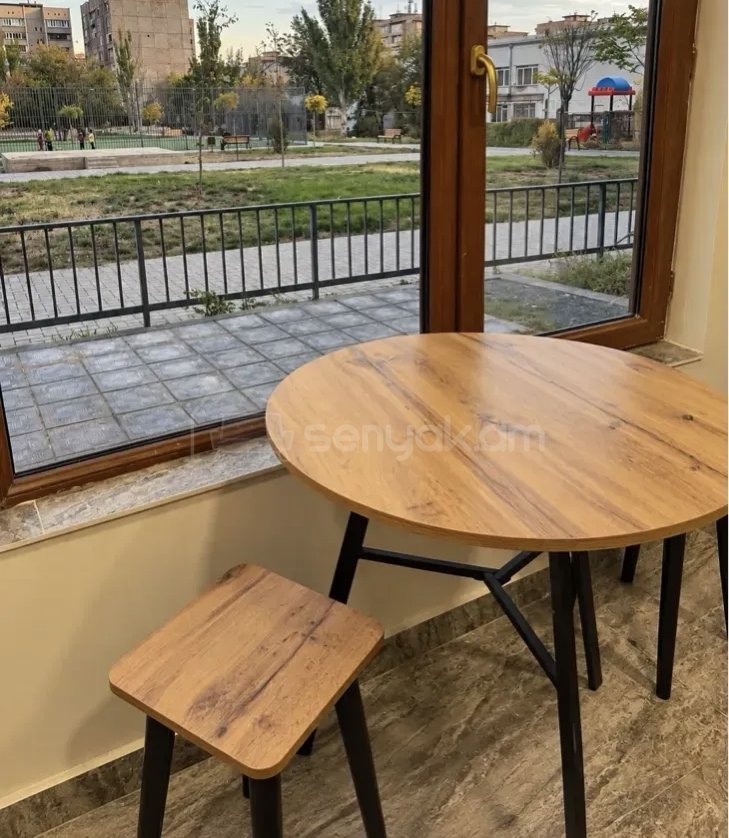 3 Սենյականոց Բնակարան Քարե Շենքում, 77քմ, 2/2 հարկ, Կապիտալ Վերանորոգված, Կահավորված
