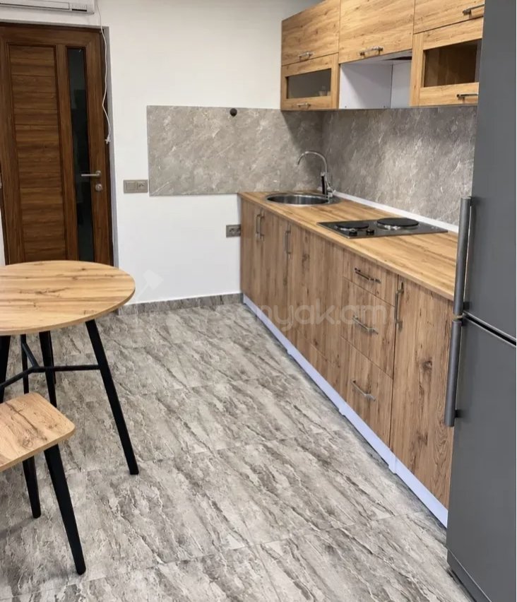3 Սենյականոց Բնակարան Քարե Շենքում, 77քմ, 2/2 հարկ, Կապիտալ Վերանորոգված, Կահավորված