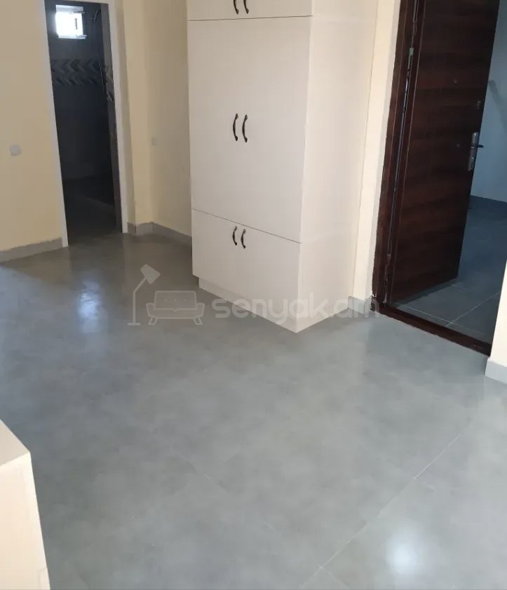2 Սենյականոց Բնակարան Քարե Շենքում, 56քմ, 3/5 հարկ, Նորմալ Վիճակում, Կահավորված, Արևկող