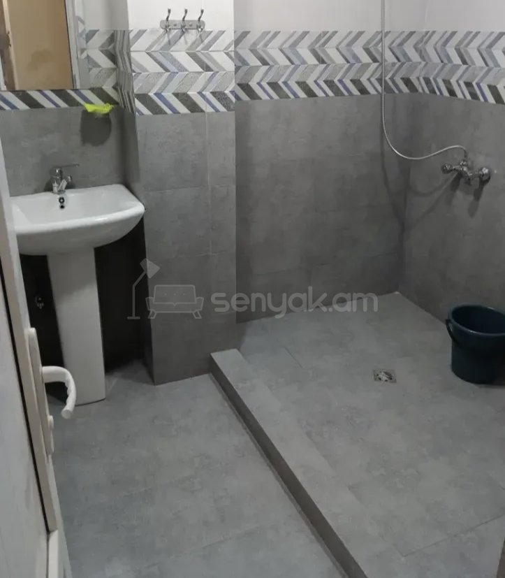 2 Սենյականոց Բնակարան Քարե Շենքում, 56քմ, 3/5 հարկ, Նորմալ Վիճակում, Կահավորված, Արևկող