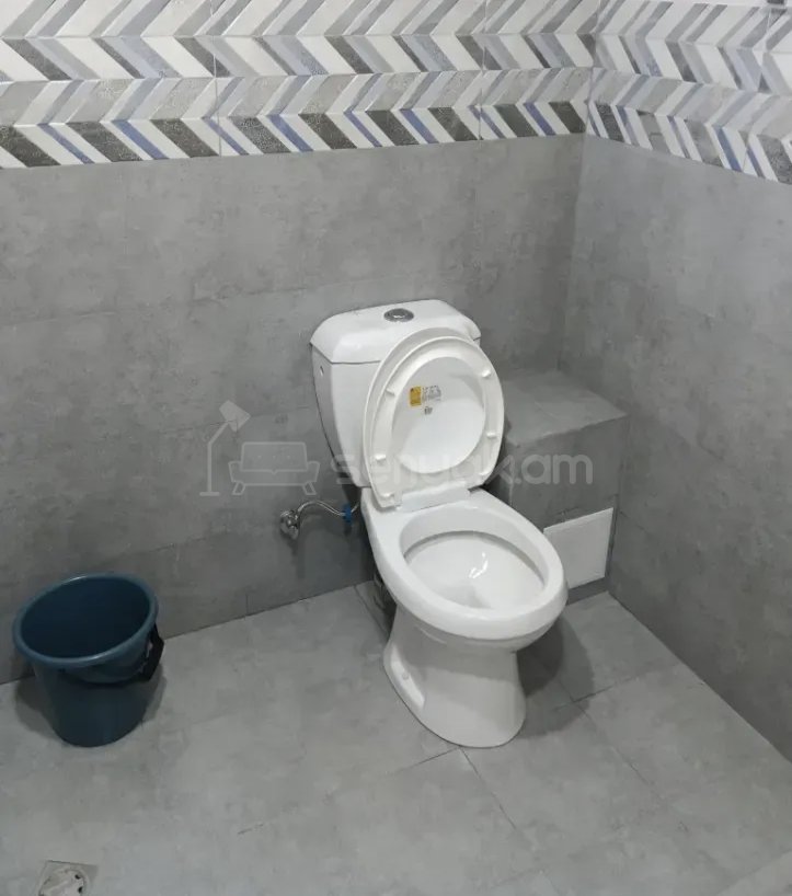 2 Սենյականոց Բնակարան Քարե Շենքում, 56քմ, 3/5 հարկ, Նորմալ Վիճակում, Կահավորված, Արևկող