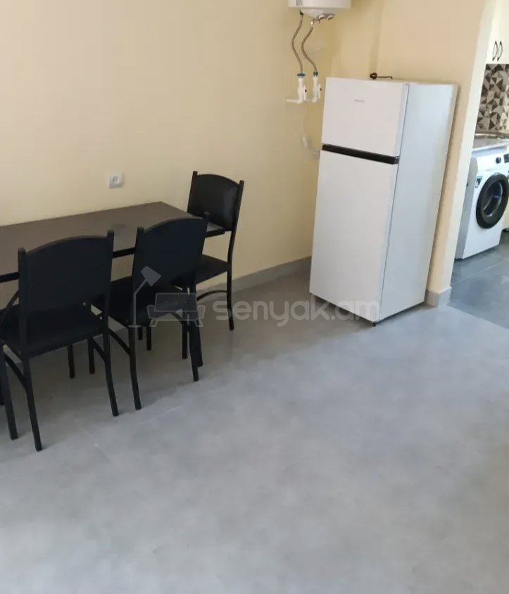 2 Սենյականոց Բնակարան Քարե Շենքում, 56քմ, 3/5 հարկ, Նորմալ Վիճակում, Կահավորված, Արևկող
