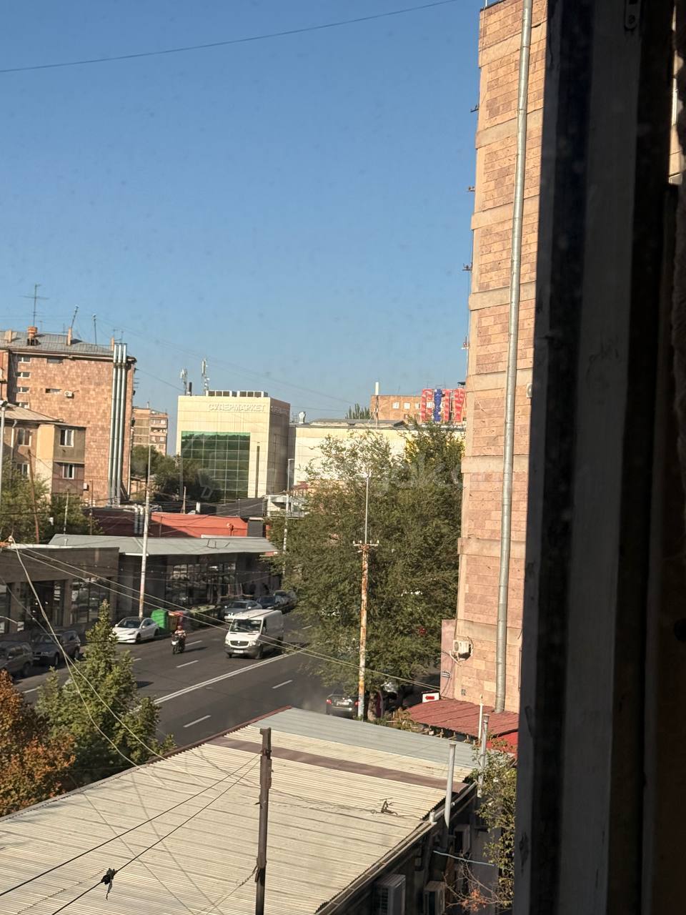 3 Սենյականոց Բնակարան Քարե Շենքում, 56քմ, 4/5 հարկ, Նորմալ Վիճակում