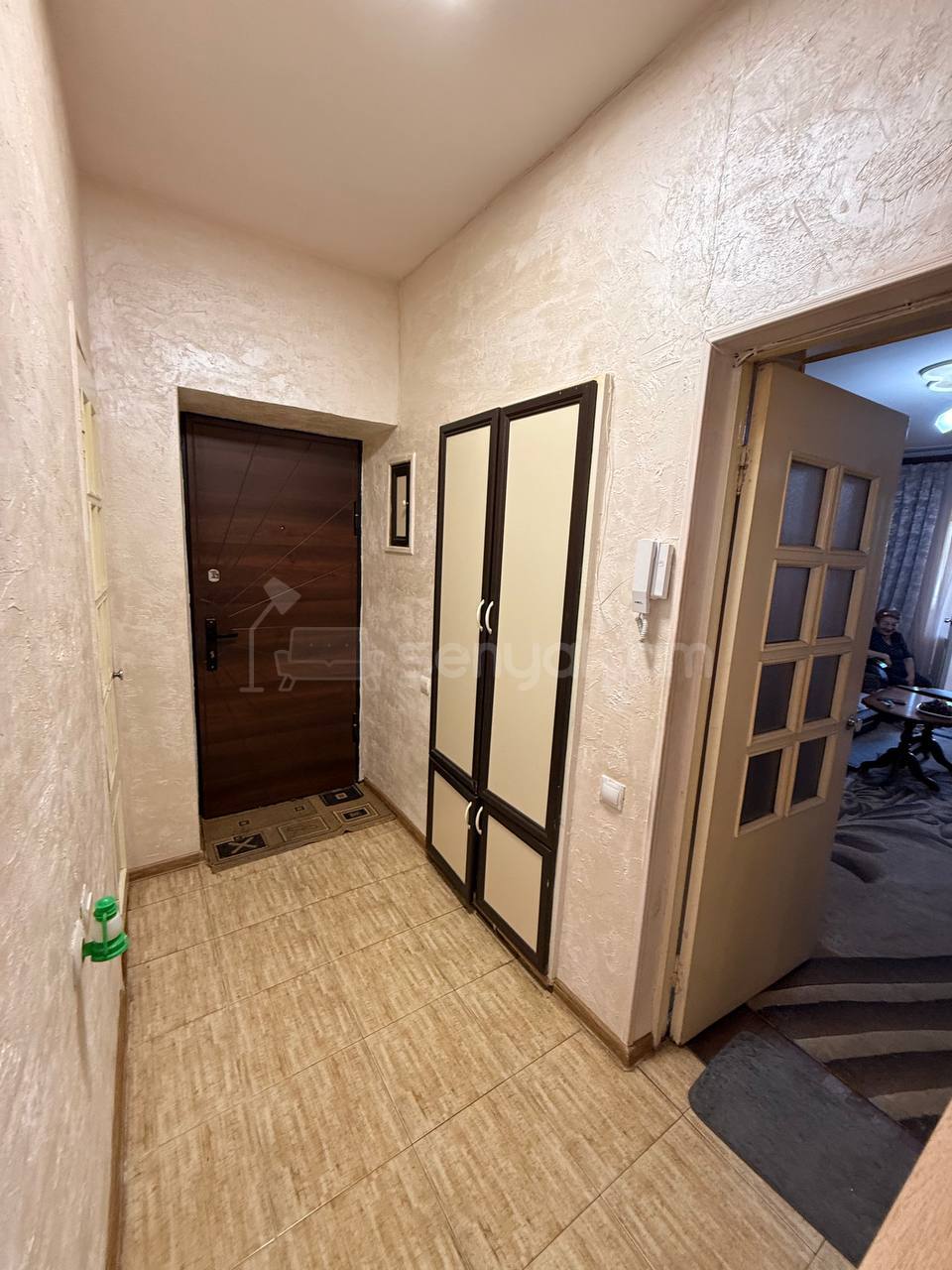 3 Սենյականոց Բնակարան Քարե Շենքում, 56քմ, 4/5 հարկ, Նորմալ Վիճակում
