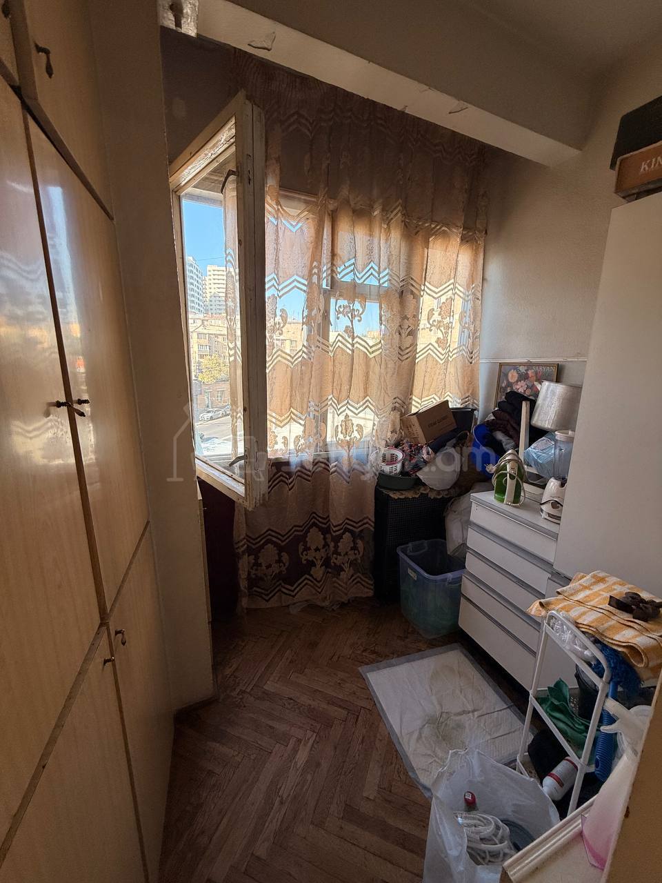 3 Սենյականոց Բնակարան Քարե Շենքում, 56քմ, 4/5 հարկ, Նորմալ Վիճակում