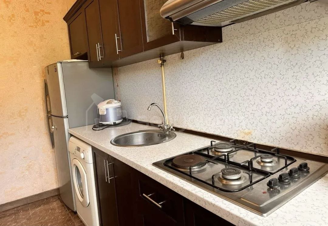 2 Սենյականոց Բնակարան Քարե Շենքում, 48քմ, 3/5 հարկ, Նորմալ Վիճակում, Կահավորված, Արևկող
