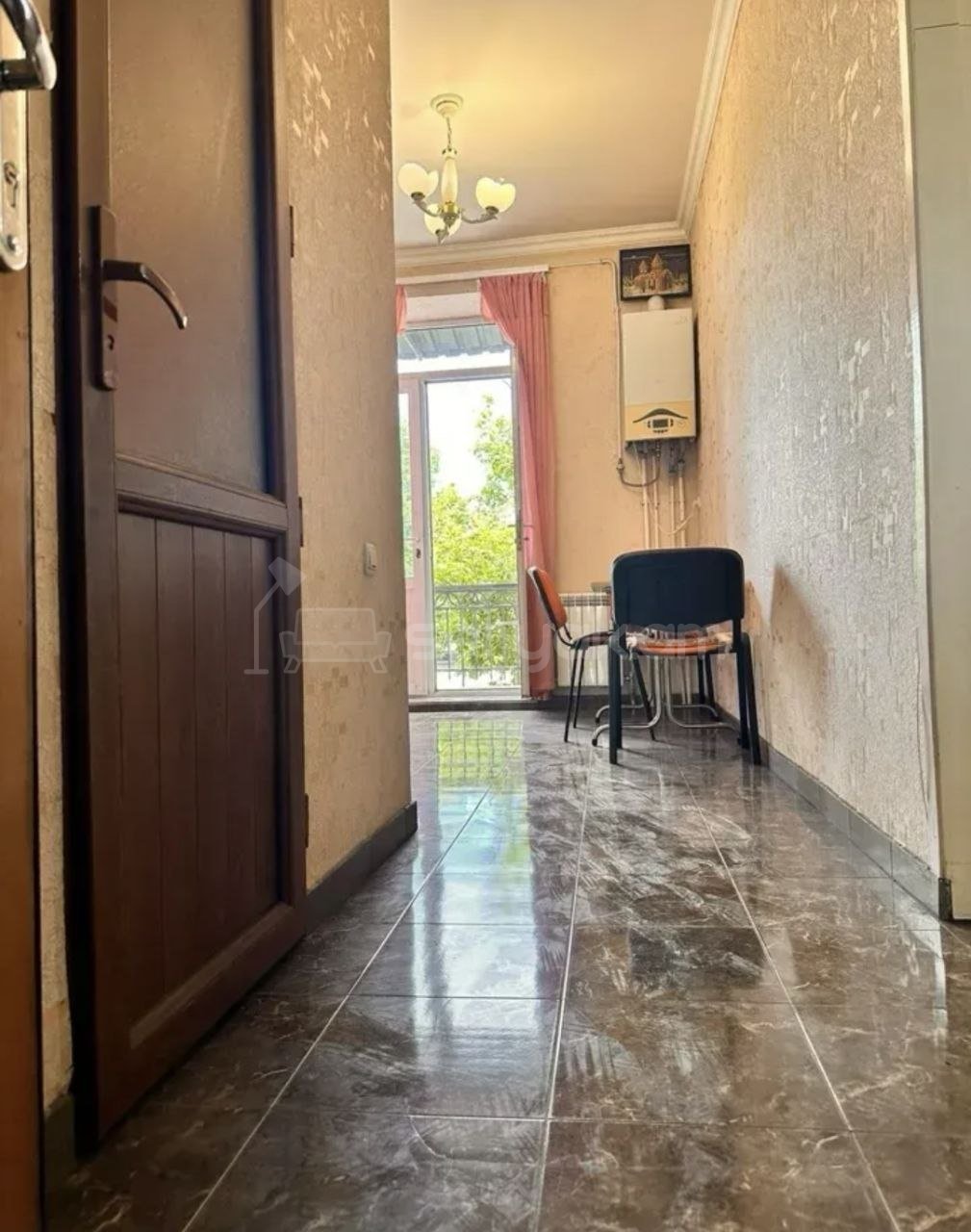2 Սենյականոց Բնակարան Քարե Շենքում, 48քմ, 3/5 հարկ, Նորմալ Վիճակում, Կահավորված, Արևկող