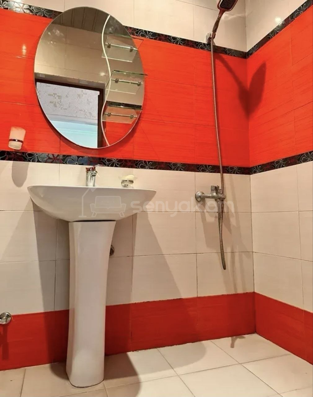 2 Սենյականոց Բնակարան Քարե Շենքում, 48քմ, 3/5 հարկ, Նորմալ Վիճակում, Կահավորված, Արևկող