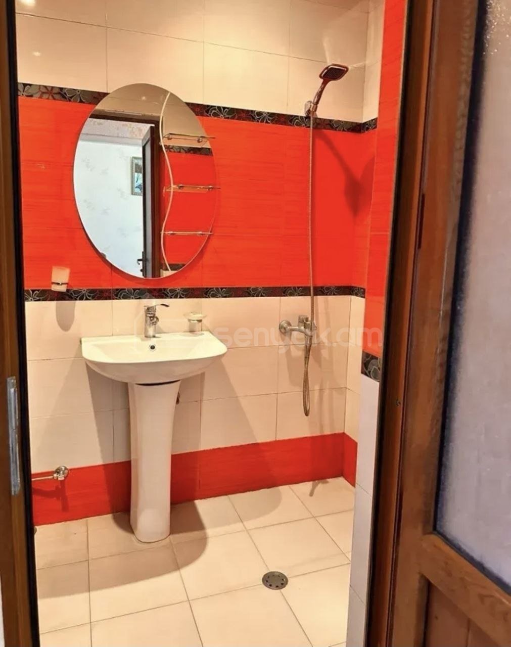 2 Սենյականոց Բնակարան Քարե Շենքում, 48քմ, 3/5 հարկ, Նորմալ Վիճակում, Կահավորված, Արևկող