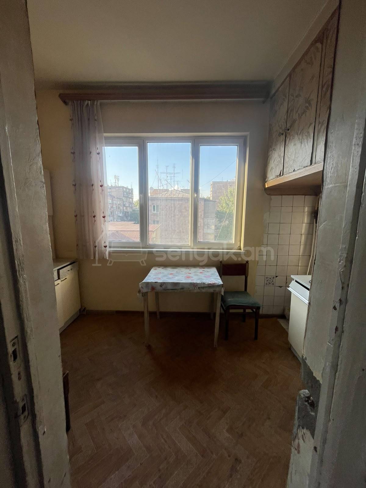 2 Սենյականոց Բնակարան Քարե Շենքում, 67քմ, 4/5 հարկ, Պետական Վիճակում