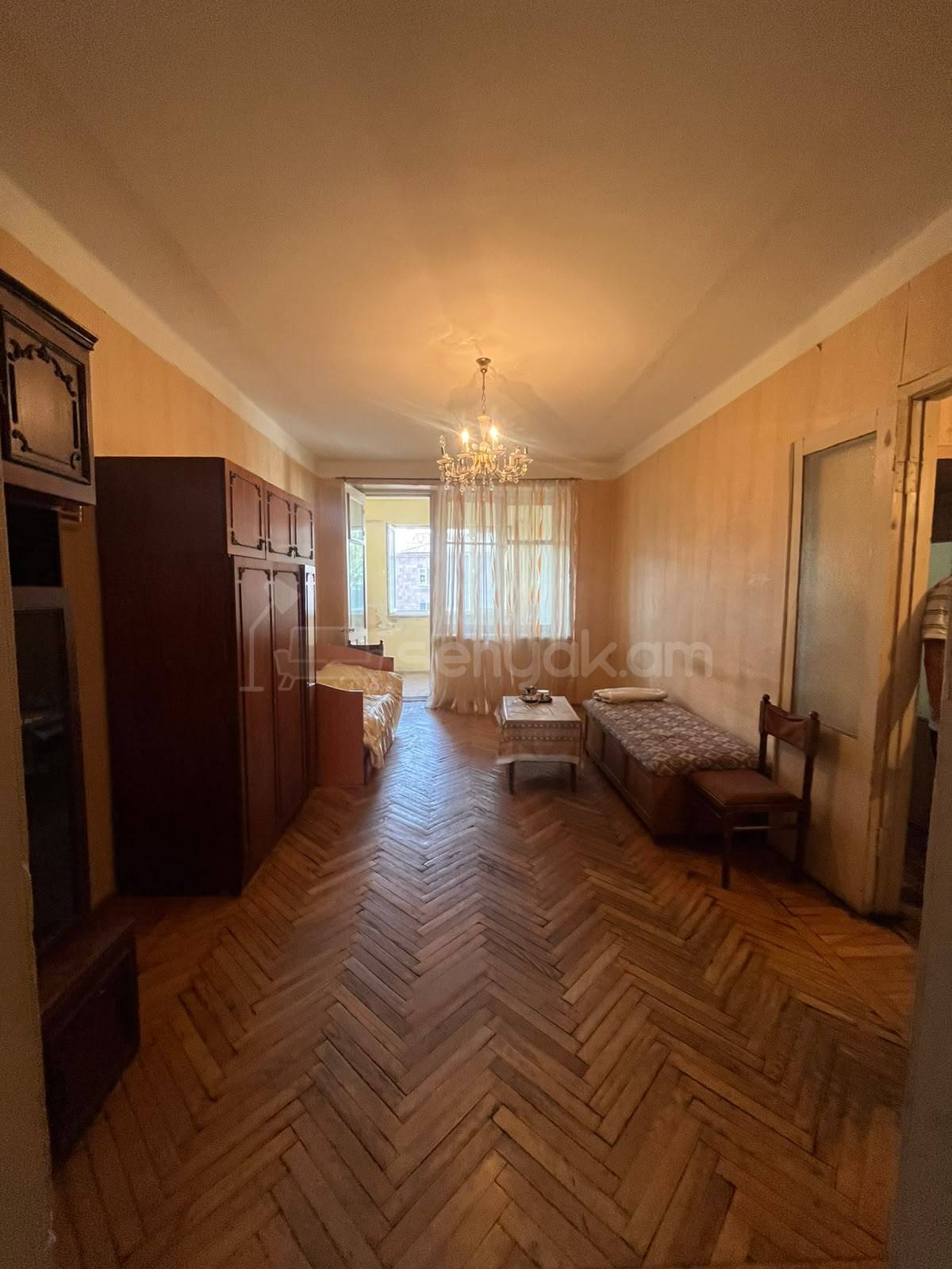 2 Սենյականոց Բնակարան Քարե Շենքում, 67քմ, 4/5 հարկ, Պետական Վիճակում