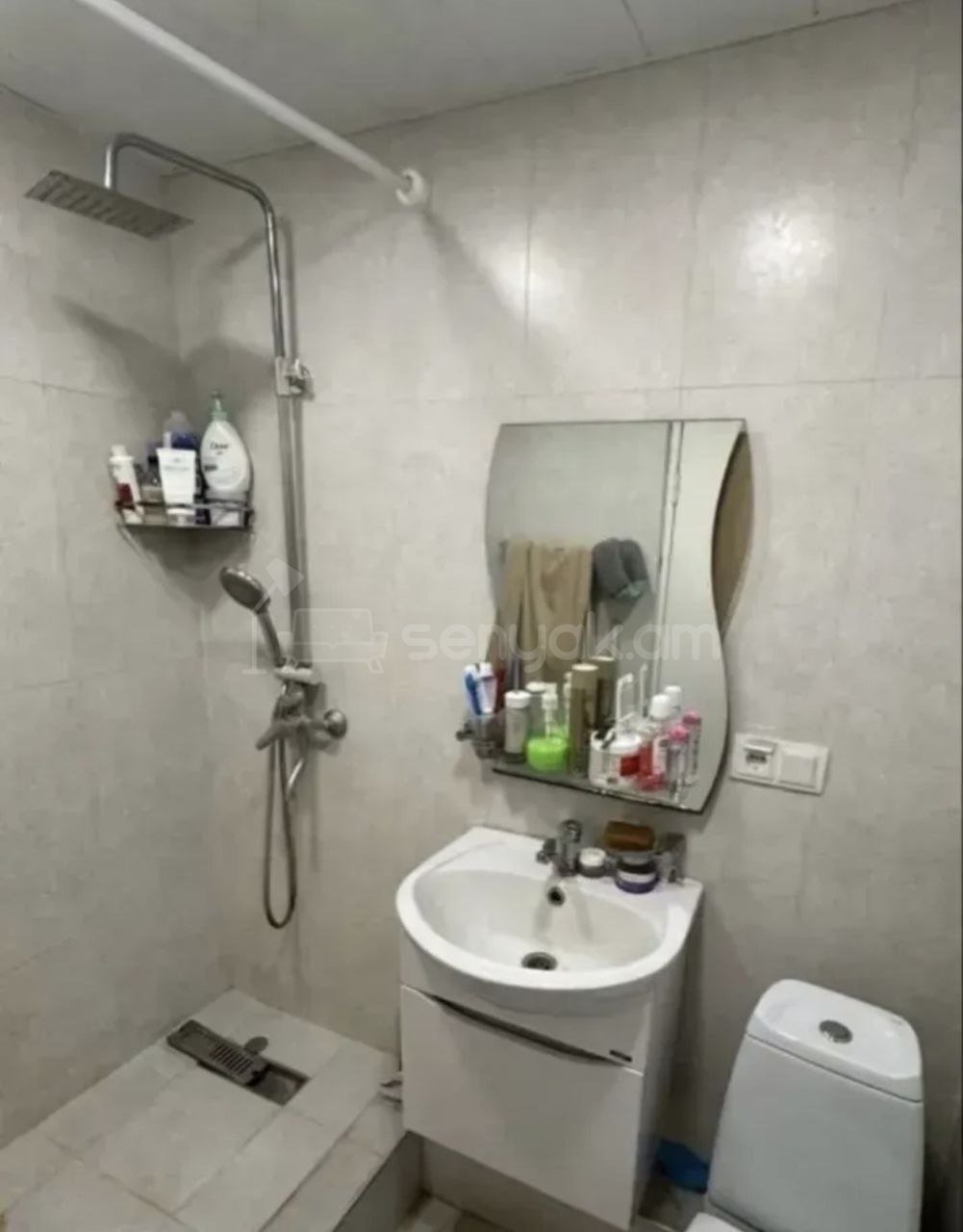 1 Սենյականոց Բնակարան, 42քմ, 2/9 հարկ, Նորմալ Վիճակում, Կահավորված, Արևկող