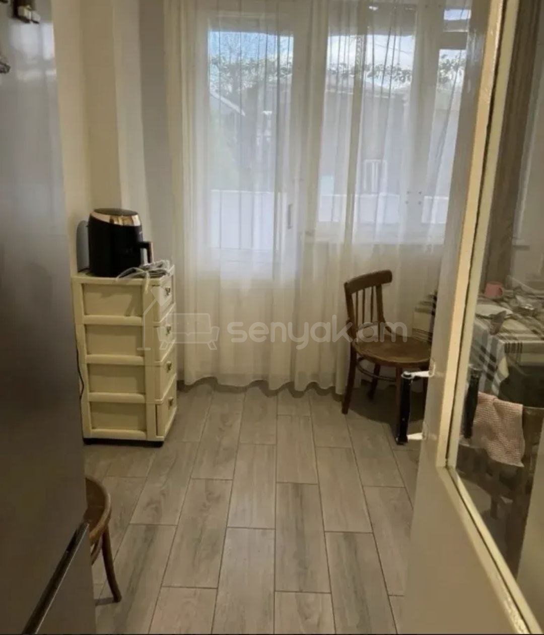 1 Սենյականոց Բնակարան, 42քմ, 2/9 հարկ, Նորմալ Վիճակում, Կահավորված, Արևկող