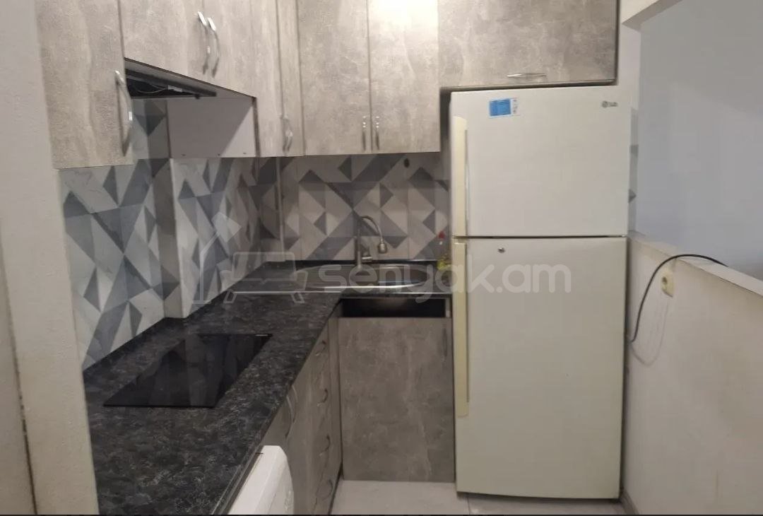 3 Սենյականոց Բնակարան Քարե Շենքում, 42քմ, 6/6 հարկ, Կապիտալ Վերանորոգված