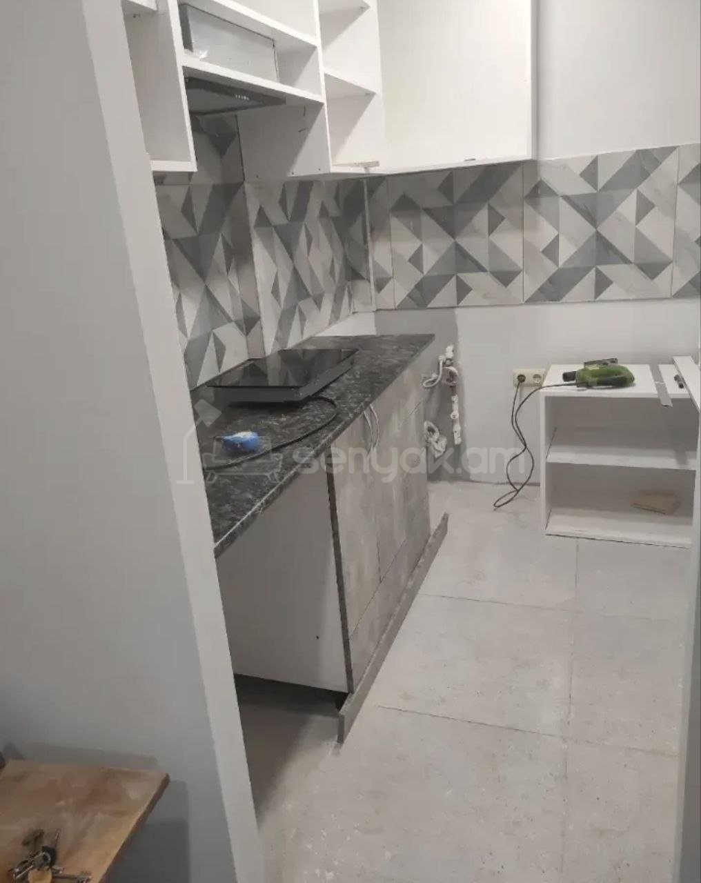 3 Սենյականոց Բնակարան Քարե Շենքում, 42քմ, 6/6 հարկ, Կապիտալ Վերանորոգված