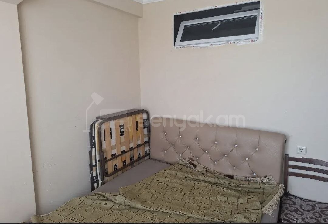 3 Սենյականոց Բնակարան Քարե Շենքում, 42քմ, 5/6 հարկ, Կապիտալ Վերանորոգված
