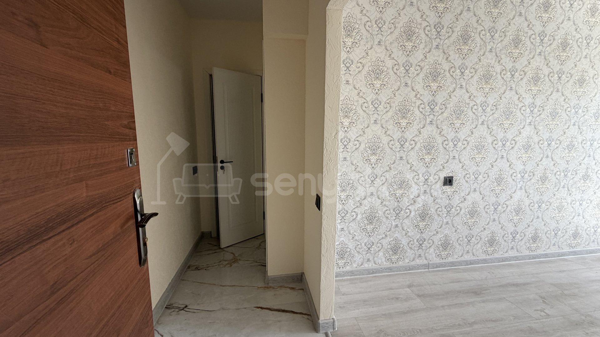 3 Սենյականոց Բնակարան Քարե Շենքում, 44քմ, 5/5 հարկ, Կապիտալ Վերանորոգված