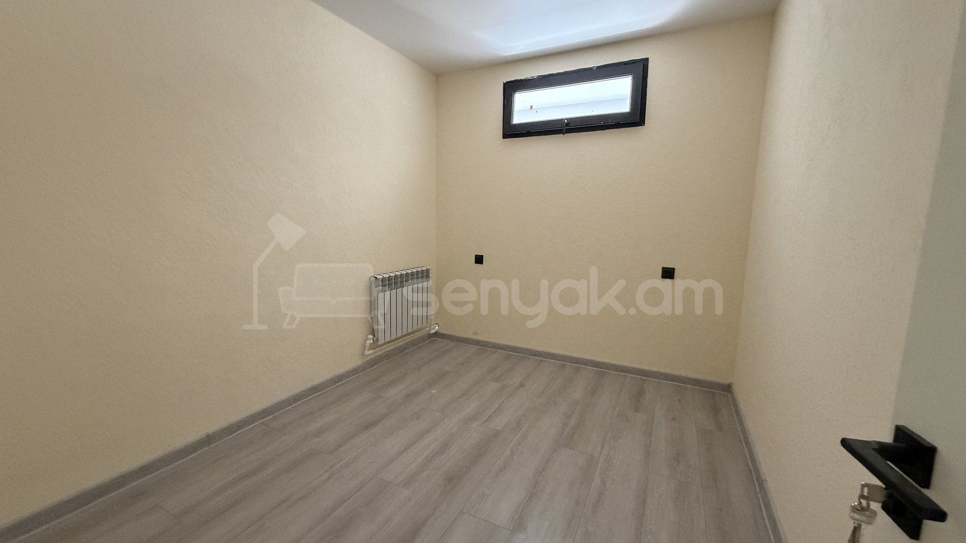 3 Սենյականոց Բնակարան Քարե Շենքում, 44քմ, 5/5 հարկ, Կապիտալ Վերանորոգված