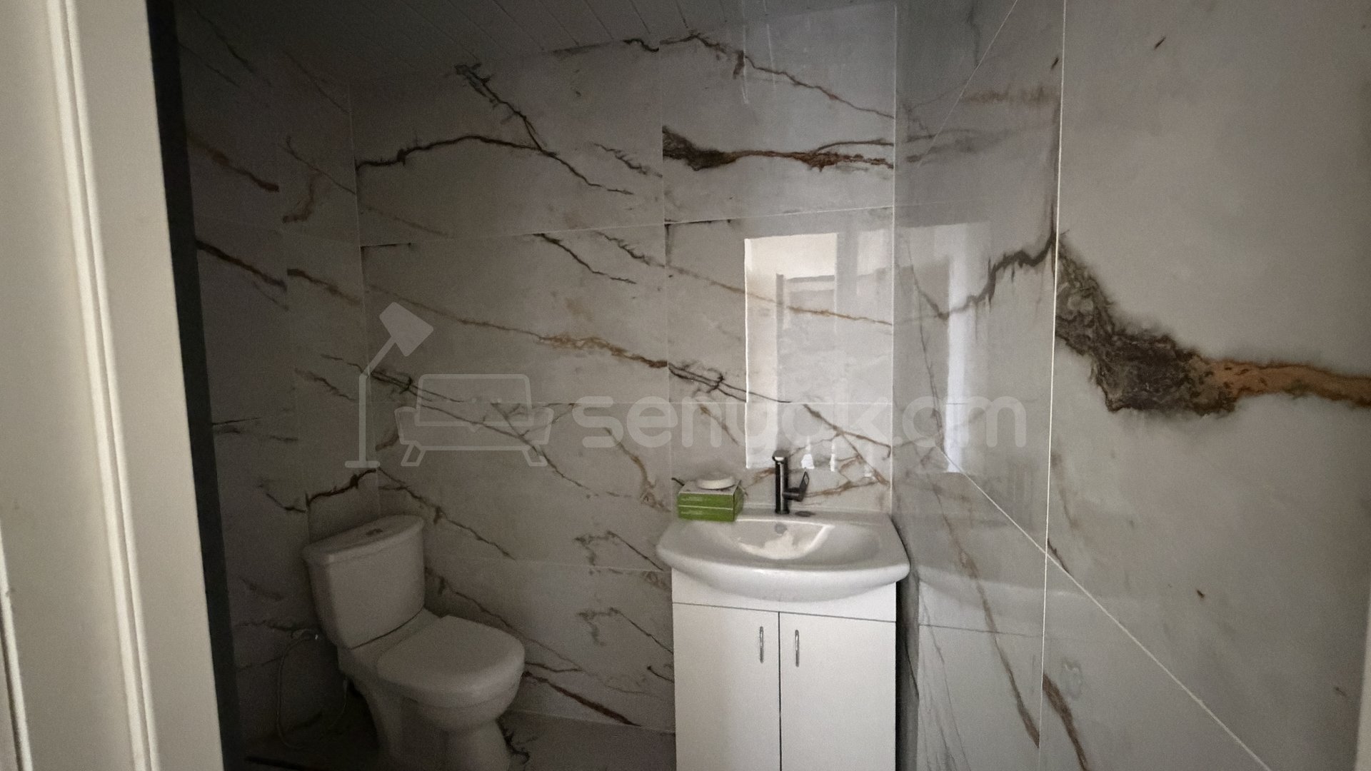 3 Սենյականոց Բնակարան Քարե Շենքում, 44քմ, 5/5 հարկ, Կապիտալ Վերանորոգված