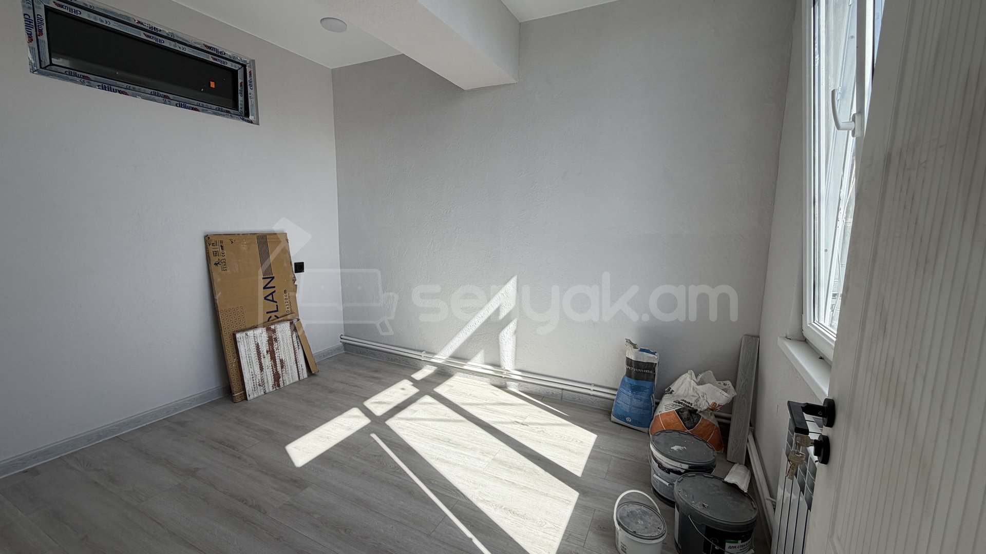 3 Սենյականոց Բնակարան Քարե Շենքում, 44քմ, 5/5 հարկ, Կապիտալ Վերանորոգված