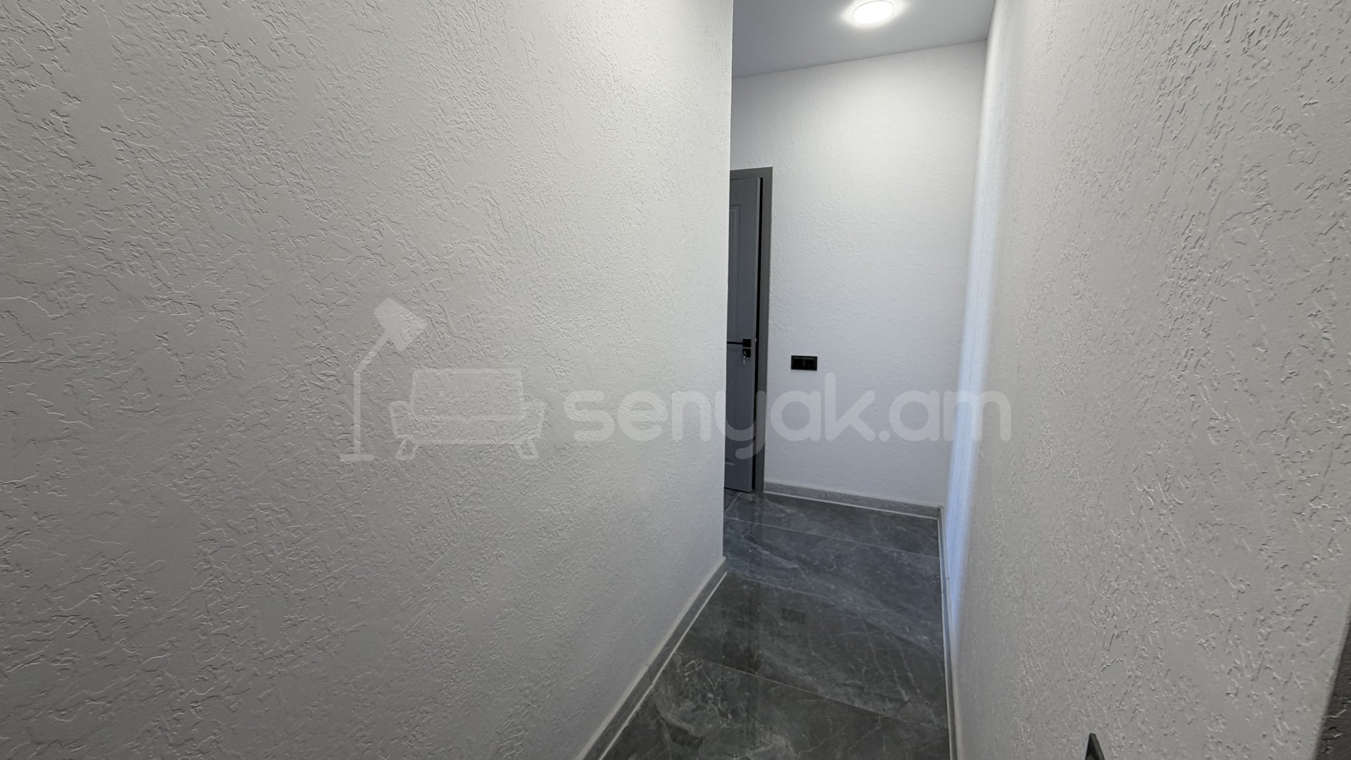 2 Սենյականոց Բնակարան Քարե Շենքում, 51քմ, 5/5 հարկ, Կապիտալ Վերանորոգված